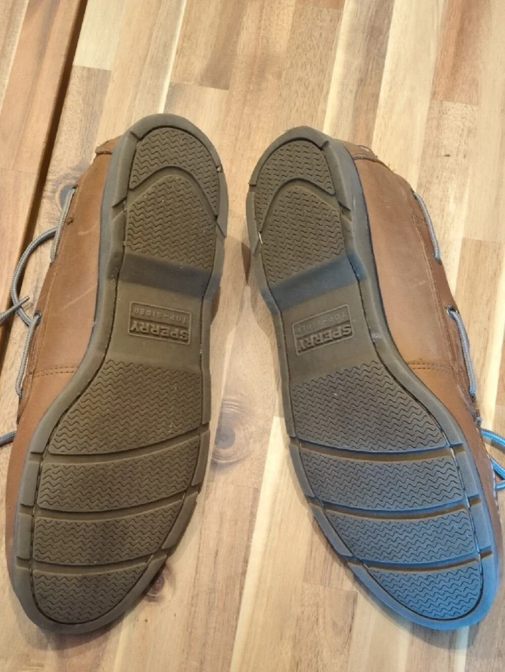Sperry Men's Tan Leather 2-Eye Boat Shoes with Gray Laces